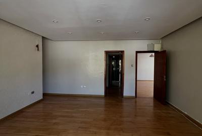 5 Bed Townhouse with En Suite in Lavington - 3