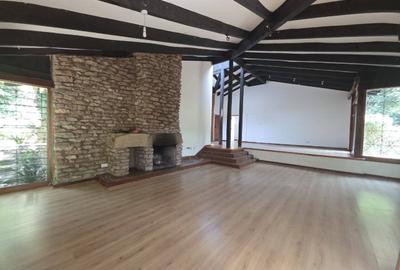 4 Bed House with En Suite in Lake View - 2
