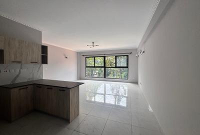 Serviced 2 Bed Apartment with En Suite in Brookside - 2