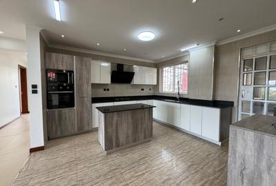 4 Bed Apartment with En Suite in General Mathenge - 3