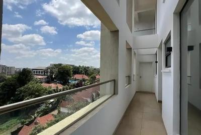 3 Bed Apartment with En Suite in Riverside - 2