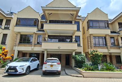 5 Bed House with En Suite in Lavington - 2