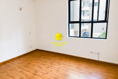 3 Bed Apartment with En Suite in Riverside - 2