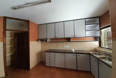 5 Bed Villa with En Suite at Rhapta Road - 2