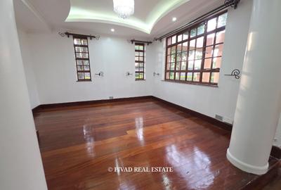 5 Bed House with Swimming Pool in Runda - 4
