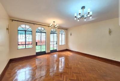 5 Bed Townhouse with En Suite in Riverside - 3