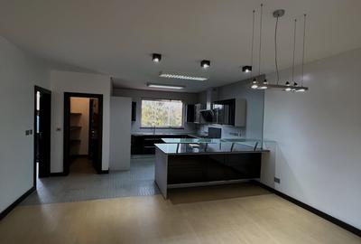 3 Bed Apartment with En Suite in Riverside - 4