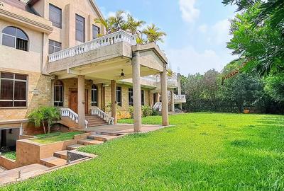 6 Bed Villa with En Suite in Ridgeways - 2