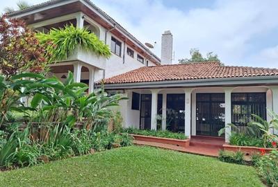 5 Bed House with En Suite in Runda
