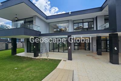 5 Bed House with En Suite in Nyari