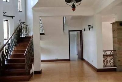 5 Bed House with En Suite at Mimosa - 3