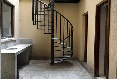 5 Bed Townhouse with En Suite in Lavington - 2