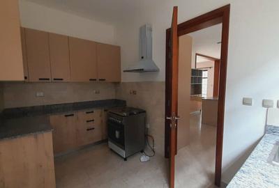 5 Bed Townhouse with En Suite in Lavington - 4