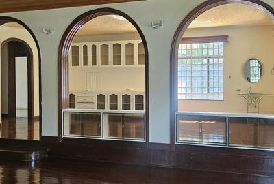 5 Bed House with En Suite in Runda - 3