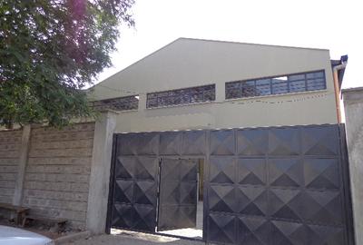 7,089 ft² Warehouse with Parking in Industrial Area