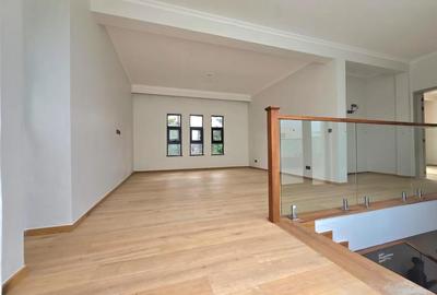 5 Bed Townhouse with En Suite at Lavington Green - 3