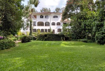 6 Bed House with En Suite in Nyari