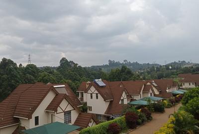 4 Bed Townhouse in Redhill - 3