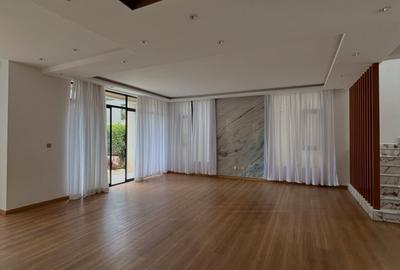 5 Bed Townhouse with En Suite in Lavington - 2