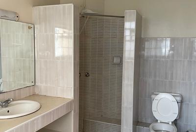 3 Bed Apartment with En Suite at Kilimani Road - 4