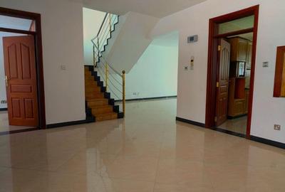 4 Bed Townhouse with En Suite at Grevilia Grove - 2