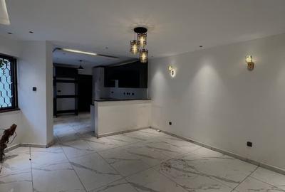 5 Bed Townhouse with En Suite in Lavington - 2