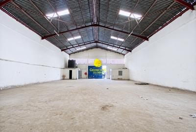 5,000 ft² Warehouse with Fibre Internet in Industrial Area - 3