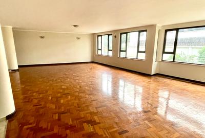 3 Bed Apartment with En Suite in Riverside - 3