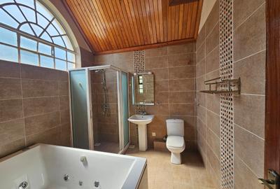 5 Bed Townhouse with En Suite in Lavington - 3