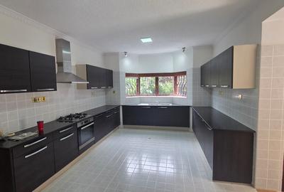 5 Bed Villa with En Suite at Mimosa Road - 3