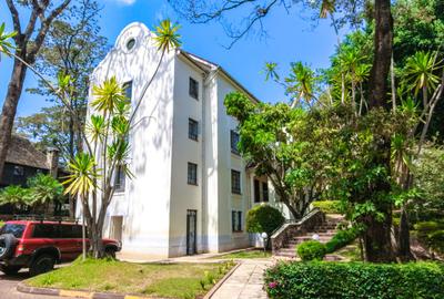 Furnished 3 Bed Apartment with Swimming Pool in Muthaiga - 2