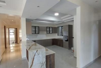 Serviced 2 Bed Apartment with En Suite at Links Road - 3