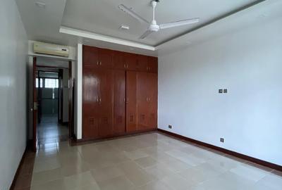 Serviced 3 Bed Apartment with En Suite in Nyali Area - 4