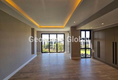 4 Bed Villa with En Suite in Runda - 2