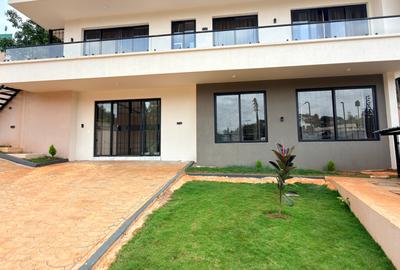 2 Bed Apartment with En Suite in Thigiri