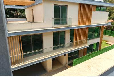 5 Bed Townhouse with En Suite at Lavington