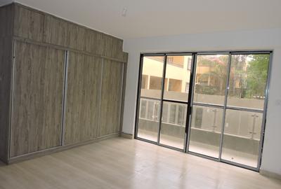 4 Bed Apartment with En Suite in Parklands - 3