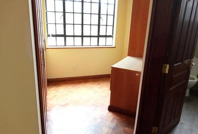 5 Bed Apartment with En Suite at Rhapta Road - 4