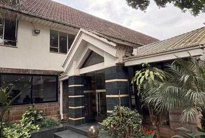 280 ft² Office in Muthaiga