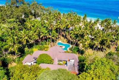 7 Bed Villa with En Suite at South Coast