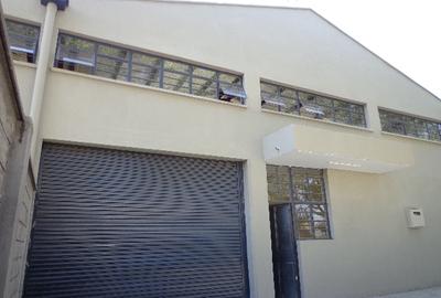 7,089 ft² Warehouse with Parking in Industrial Area - 2
