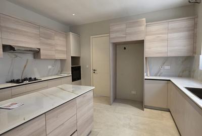 5 Bed Villa with En Suite in Lavington - 2