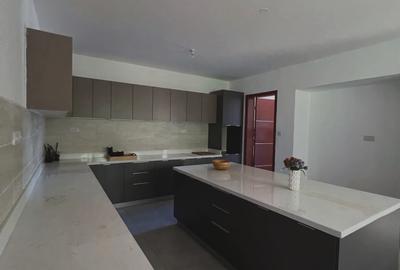 5 Bed Townhouse with En Suite in Karen - 2