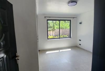 3 Bed House with En Suite in Runda - 2