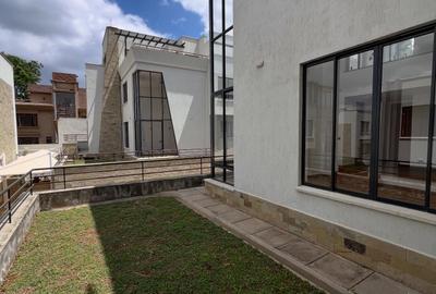 5 Bed Townhouse with En Suite in Lavington - 2