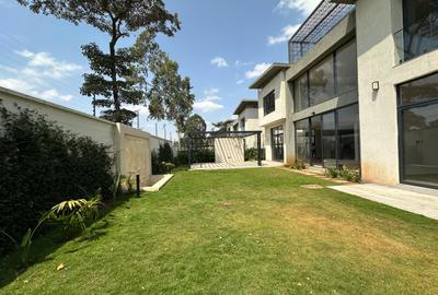 5 Bed Villa with En Suite in Runda - 2