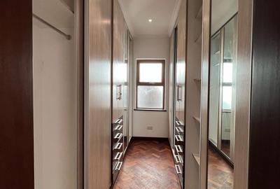 5 Bed Townhouse with En Suite in Lavington - 4