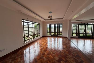 5 Bed House with En Suite at Mushroom Gardens - 3
