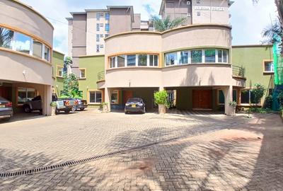 4 Bed Townhouse with En Suite at Riverside Drive - 3