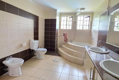 6 Bed Villa with Swimming Pool in Gigiri - 2